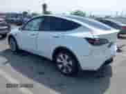2022 Tesla Model Y Long Range z VIN 7SAYGDEE0NF451306, wystawiony jako IAAI lot #43253038 z przebiegiem 49 961 mil mil oraz . Historia ofert i sprzedaży dostępna na DreamBid. Obrazek 3.