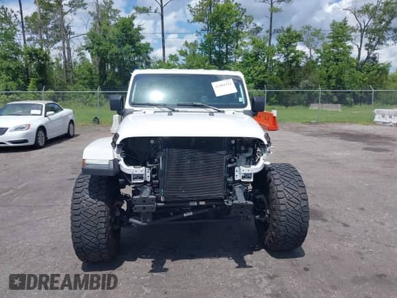2021 Jeep Wrangler Unlimited Sahara Altitude z VIN 1C4HJXEN7MW518395, wystawiony jako IAAI lot #42484314 z przebiegiem 55 000 mil mil oraz . Historia ofert i sprzedaży dostępna na DreamBid. Obrazek 12.