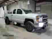 2018 Chevrolet Silverado 2500HD Work Truck z VIN 1GC2KUEG6JZ233233, wystawiony jako Copart lot #56779535 z przebiegiem 67 366 mil mil oraz Szkoda całkowita • Salvage title. Historia ofert i sprzedaży dostępna na DreamBid. Obrazek 4.