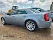 2006 Chrysler 300 C SRT-8 z VIN 2C3LA73W36H377854, wystawiony jako Copart lot #61070615 z przebiegiem 260 778 mil mil oraz Czysty tytuł • Clean title. Historia ofert i sprzedaży dostępna na DreamBid. Obrazek 2.
