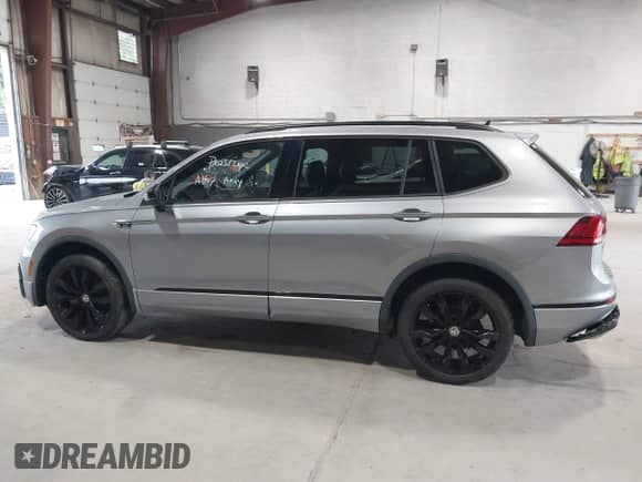 2020 Volkswagen Tiguan SE с VIN 3VV2B7AX6LM153525, выставлен на аукционе IAAI как лот 43047222 с пробегом 23 586 миль миль и . История ставок и продаж доступна на DreamBid. Изображение 14.