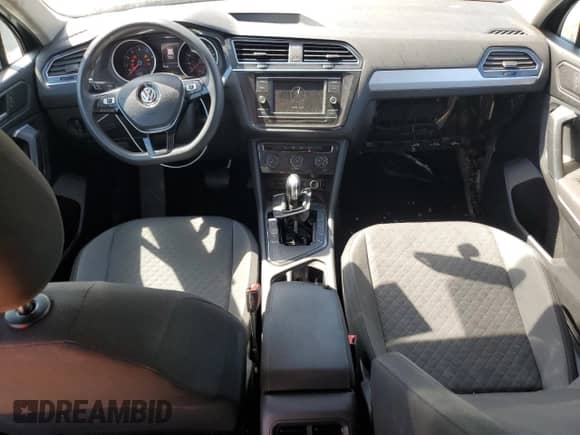 2020 Volkswagen Tiguan S с VIN 3VV1B7AX6LM141614, выставлен на аукционе Copart как лот 71218195 с пробегом 38 330 миль миль и Списание • Salvage title. История ставок и продаж доступна на DreamBid. Изображение 8.