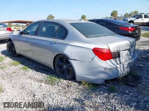 2013 BMW 7 Series 750Li с VIN WBAYE8C50DD133041, выставлен на аукционе IAAI как лот 42280002 с пробегом Не указан миль и . История ставок и продаж доступна на DreamBid. Изображение 3.