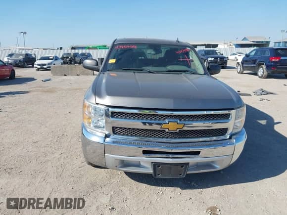 2012 Chevrolet Silverado 1500 LS z VIN 3GCPCREA2CG304751, wystawiony jako IAAI lot #43454086 z przebiegiem 201 223 mil mil oraz . Historia ofert i sprzedaży dostępna na DreamBid. Obrazek 12.
