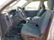 2018 Ram 1500 Tradesman z VIN 1C6RR6FG0JS315463, wystawiony jako Copart lot #84567355 z przebiegiem 113 743 mil mil oraz Szkoda całkowita • Salvage title. Historia ofert i sprzedaży dostępna na DreamBid. Obrazek 7.