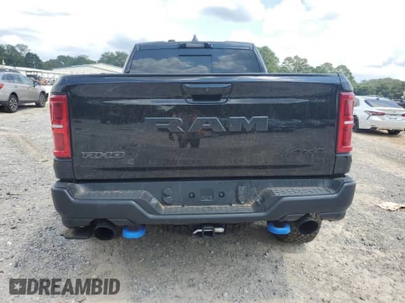 2025 Ram 1500 RHO z VIN 1C6SRFUP5SN611731, wystawiony jako Copart lot #69822705 z przebiegiem Nie podano mil oraz Szkoda całkowita • Salvage title. Historia ofert i sprzedaży dostępna na DreamBid. Obrazek 6.