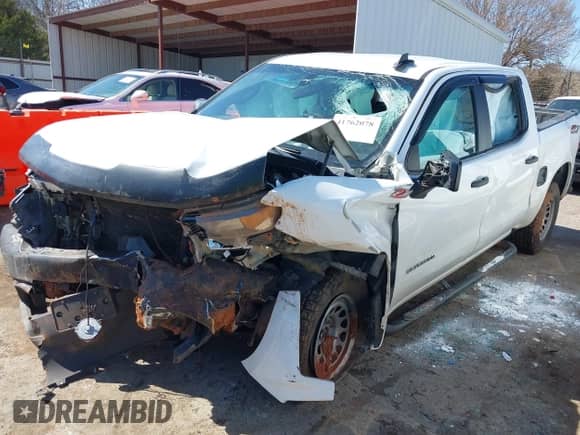 2021 Chevrolet Silverado 1500 Work Truck z VIN 3GCUYAEF0MG104602, wystawiony jako IAAI lot #41762078 z przebiegiem 115 049 mil mil oraz . Historia ofert i sprzedaży dostępna na DreamBid. Obrazek 17.