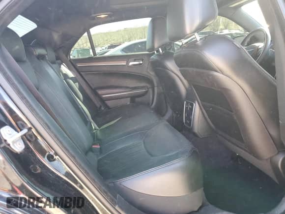 2017 Chrysler 300 C Platinum z VIN 2C3CCASG4HH526874, wystawiony jako Copart lot #45935975 z przebiegiem 43 285 mil mil oraz Szkoda całkowita • Salvage title. Historia ofert i sprzedaży dostępna na DreamBid. Obrazek 10.