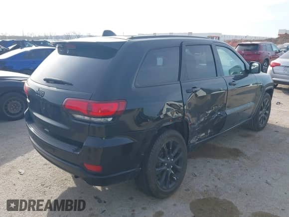 2018 Jeep Grand Cherokee Laredo E with VIN 1C4RJEAG4JC311699, listed as a IAAI auction lot 41876920 with 42,584 mi miles and . Bid and sale history available at DreamBid. Image 4.