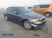 2007 BMW 3 Series 328i z VIN WBAVC53507FZ74485, wystawiony jako IAAI lot #43292107 z przebiegiem 176 945 mil mil oraz . Historia ofert i sprzedaży dostępna na DreamBid. Obrazek 1.