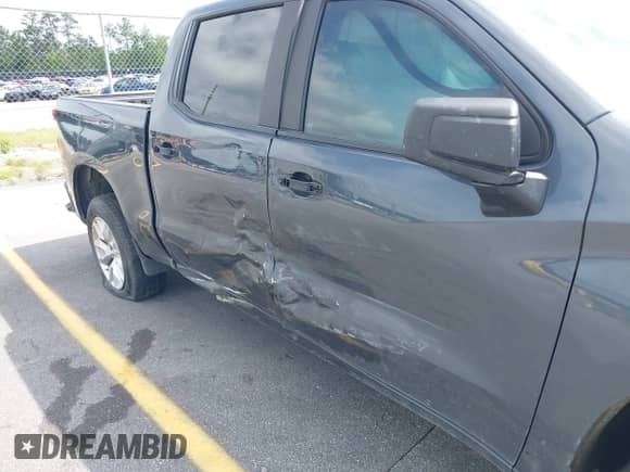 2021 Chevrolet Silverado 1500 Custom z VIN 1GCPWBEK2MZ242597, wystawiony jako IAAI lot #42375770 z przebiegiem 46 854 mil mil oraz . Historia ofert i sprzedaży dostępna na DreamBid. Obrazek 6.