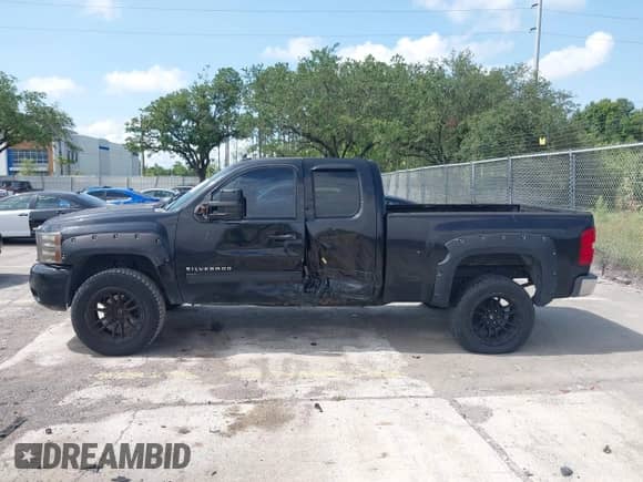 2009 Chevrolet Silverado 1500 LTZ with VIN 1GCEK39039Z297858, listed as a IAAI auction lot 42410265 with 217,423 mi miles and . Bid and sale history available at DreamBid. Image 14.