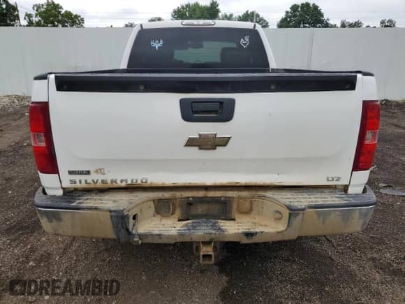 2009 Chevrolet Silverado 1500 LTZ z VIN 1GCEK39099Z258353, wystawiony jako Copart lot #68828515 z przebiegiem 235 665 mil mil oraz Czysty tytuł • Clean title. Historia ofert i sprzedaży dostępna na DreamBid. Obrazek 6.