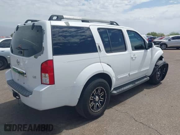 2007 Nissan Pathfinder S z VIN 5N1AR18U57C609631, wystawiony jako IAAI lot #42828040 z przebiegiem 178 338 mil mil oraz . Historia ofert i sprzedaży dostępna na DreamBid. Obrazek 4.