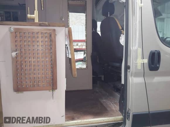 2022 Ram ProMaster Cargo z VIN 3C6MRVJG8NE117900, wystawiony jako IAAI lot #42153349 z przebiegiem 48 347 mil mil oraz . Historia ofert i sprzedaży dostępna na DreamBid. Obrazek 5.