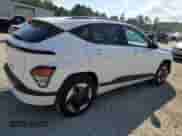 2025 Hyundai Kona SEL с VIN KM8HC3A6XSU031231, выставлен на аукционе Copart как лот 71281185 с пробегом 936 миль миль и Списание • Salvage title. История ставок и продаж доступна на DreamBid. Изображение 3.