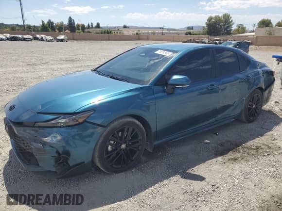 2025 Toyota Camry LE с VIN 4T1DAACK7SU092376, выставлен на аукционе Copart как лот 71074965 с пробегом 30 695 миль миль и Списание • Salvage title. История ставок и продаж доступна на DreamBid. Изображение 1.