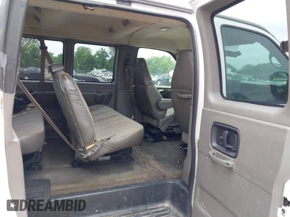 2008 Chevrolet Express Passenger с VIN 1GAHG39K581171068, выставлен на аукционе IAAI как лот 42530215 с пробегом 251 871 миль миль и . История ставок и продаж доступна на DreamBid. Изображение 8.