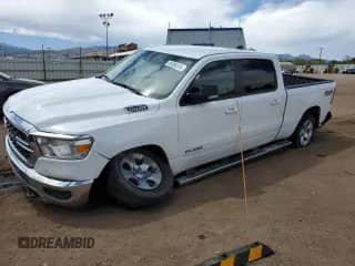 2022 Ram 1500 Big Horn z VIN 1C6SRFMTXNN339193, wystawiony jako Copart lot #56396515 z przebiegiem 25 412 mil mil oraz Szkoda całkowita • Salvage title. Historia ofert i sprzedaży dostępna na DreamBid. Obrazek 1.