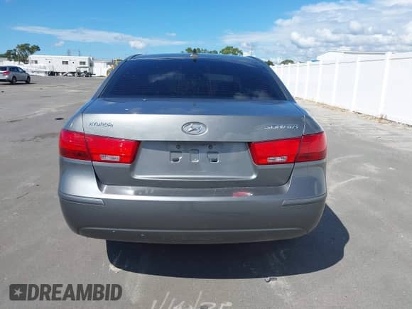 2010 Hyundai Sonata GLS z VIN 5NPET4AC6AH649660, wystawiony jako IAAI lot #43071819 z przebiegiem 181 592 mil mil oraz . Historia ofert i sprzedaży dostępna na DreamBid. Obrazek 16.