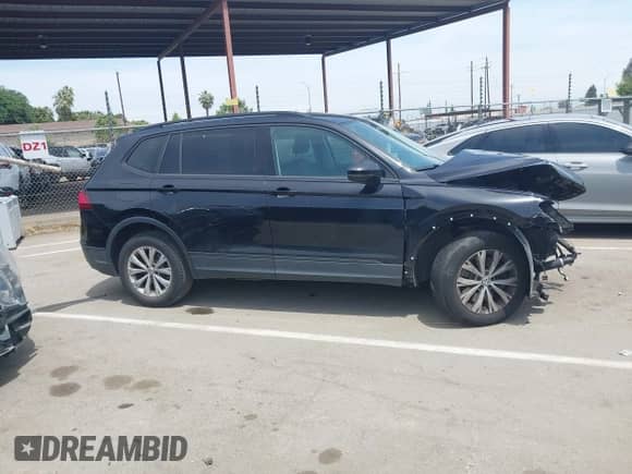 2018 Volkswagen Tiguan S с VIN 3VV1B7AX1JM016100, выставлен на аукционе IAAI как лот 42138257 с пробегом 71 969 миль миль и . История ставок и продаж доступна на DreamBid. Изображение 14.