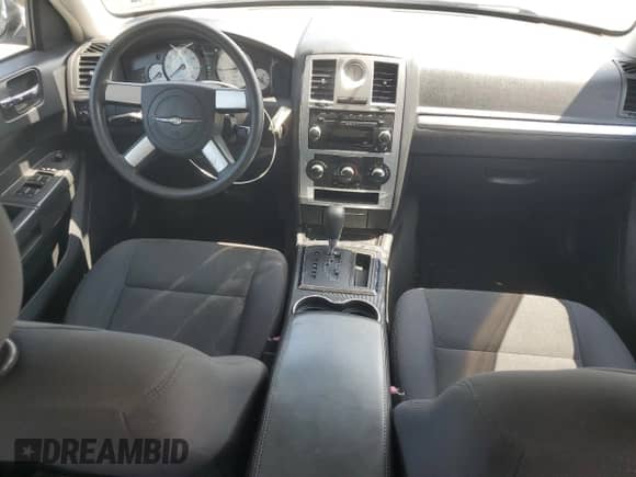 2010 Chrysler 300 Touring с VIN 2C3CA4CD2AH198730, выставлен на аукционе Copart как лот 66353295 с пробегом 166 094 миль миль и Списание • Salvage title. История ставок и продаж доступна на DreamBid. Изображение 8.