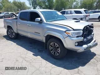 2020 Toyota Tacoma SR5 z VIN 3TMBZ5DN3LM025980, wystawiony jako IAAI lot #42215140 z przebiegiem 67 414 mil mil oraz . Historia ofert i sprzedaży dostępna na DreamBid. Obrazek 1.