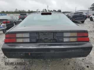 1986 Chevrolet Camaro z VIN 1G1FP87S7GN128298, wystawiony jako Copart lot #72808224 z przebiegiem 75 789 mil mil oraz Czysty tytuł • Clean title. Historia ofert i sprzedaży dostępna na DreamBid. Obrazek 6.