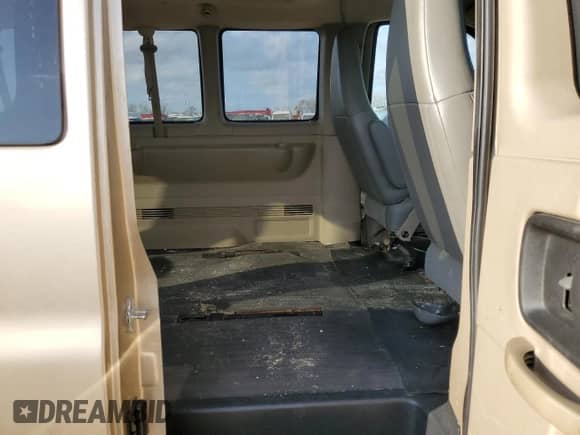 2007 Chevrolet Express Passenger с VIN 1GAHG35U571253808, выставлен на аукционе Copart как лот 43830975 с пробегом 228 267 миль миль и Списание • Salvage title. История ставок и продаж доступна на DreamBid. Изображение 11.