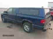 2003 Chevrolet S-10 LS z VIN 1GCDT19X738135867, wystawiony jako IAAI lot #42350932 z przebiegiem 154 541 mil mil oraz . Historia ofert i sprzedaży dostępna na DreamBid. Obrazek 3.