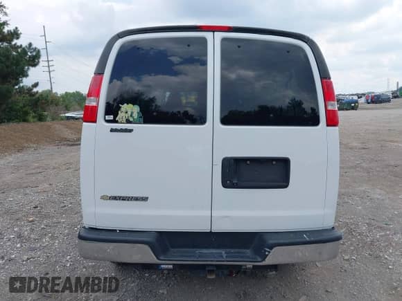 2020 Chevrolet Express Passenger LT with VIN 1GAZGPFG0L1170592, listed as a IAAI auction lot 39919731 with 124,012 mi miles and . Bid and sale history available at DreamBid. Image 16.