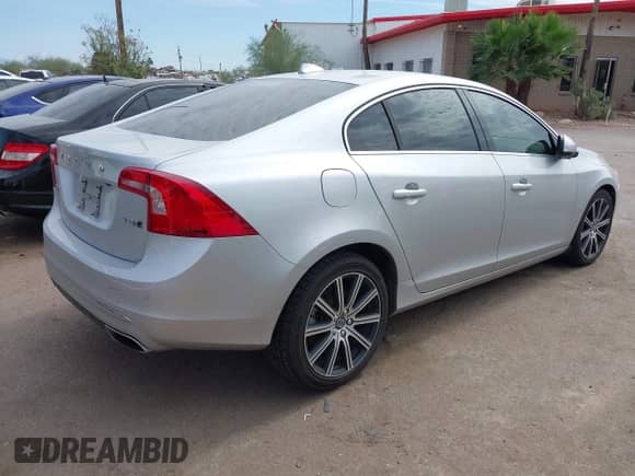 2017 Volvo S60 Inscription с VIN LYV402TK4HB134230, выставлен на аукционе IAAI как лот 43418033 с пробегом 92 192 миль миль и . История ставок и продаж доступна на DreamBid. Изображение 4.