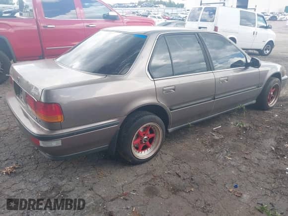 1993 Honda Accord z VIN 1HGCB7651PA045327, wystawiony jako IAAI lot #42841333 z przebiegiem 127 703 mil mil oraz . Historia ofert i sprzedaży dostępna na DreamBid. Obrazek 4.
