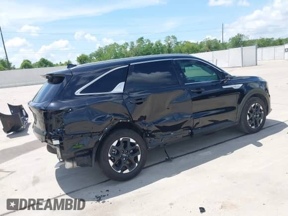 2025 Kia Sorento S with VIN 5XYRL4JC0SG339904, listed as a IAAI auction lot 43053180 with 5,227 mi miles and . Bid and sale history available at DreamBid. Image 4.