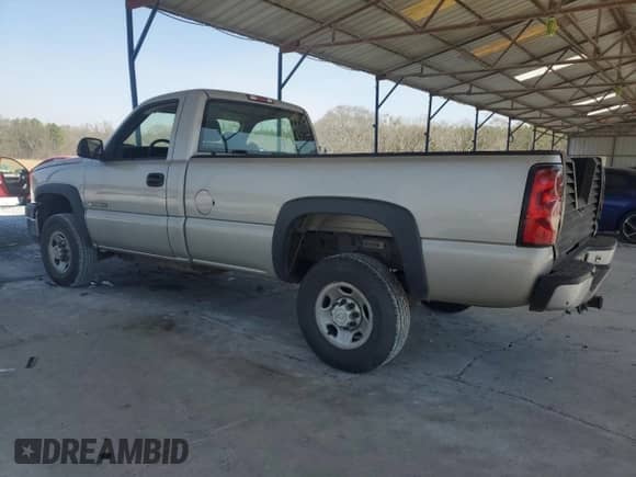 2007 Chevrolet Silverado 2500HD Work Truck z VIN 1GCHC24U27E121306, wystawiony jako Copart lot #48504755 z przebiegiem 194 737 mil mil oraz Szkoda całkowita • Salvage title. Historia ofert i sprzedaży dostępna na DreamBid. Obrazek 2.