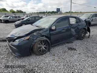2021 Toyota Camry SE Nightshade z VIN 4T1G11AK9MU461743, wystawiony jako Copart lot #57166955 z przebiegiem 42 624 mil mil oraz Szkoda całkowita • Salvage title. Historia ofert i sprzedaży dostępna na DreamBid. Obrazek 1.