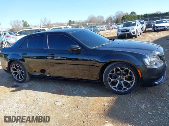 2015 Chrysler 300 S с VIN 2C3CCABG0FH853608, выставлен на аукционе IAAI как лот 41523060 с пробегом 91 153 миль миль и . История ставок и продаж доступна на DreamBid. Изображение 14.