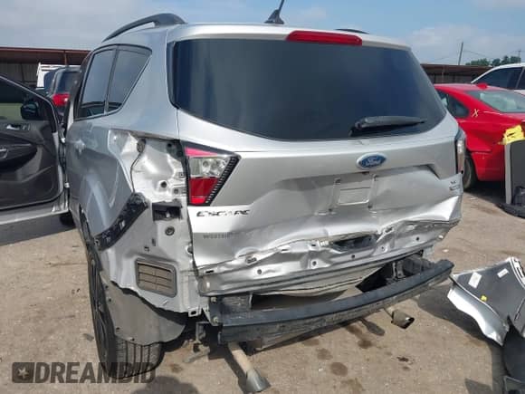 2018 Ford Escape SE z VIN 1FMCU9GD9JUC78285, wystawiony jako IAAI lot #43092402 z przebiegiem 111 326 mil mil oraz . Historia ofert i sprzedaży dostępna na DreamBid. Obrazek 6.