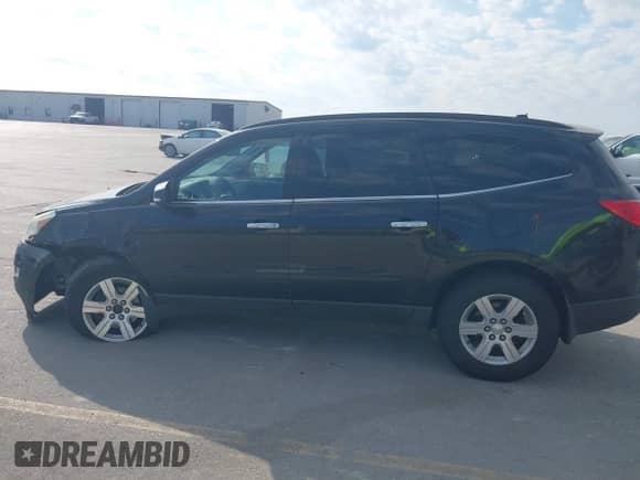 2011 Chevrolet Traverse 2LT z VIN 1GNKVJED7BJ409418, wystawiony jako IAAI lot #43325324 z przebiegiem 226 533 mil mil oraz . Historia ofert i sprzedaży dostępna na DreamBid. Obrazek 14.