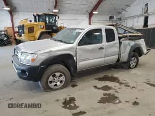 2005 Toyota Tacoma с VIN 5TEUU42NX5Z099701, выставлен на аукционе Copart как лот 81367705 с пробегом 150 907 миль миль и Списание • Salvage title. История ставок и продаж доступна на DreamBid. Изображение 1.