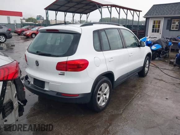 2017 Volkswagen Tiguan S с VIN WVGBV7AX9HK016742, выставлен на аукционе IAAI как лот 43278944 с пробегом 85 243 миль миль и . История ставок и продаж доступна на DreamBid. Изображение 4.