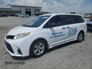 2019 Toyota Sienna L with VIN 5TDZZ3DC7KS966686, listed as a Copart auction lot 62134715 with 157,811 mi miles and Salvage title. Bid and sale history available at DreamBid. Image 1.