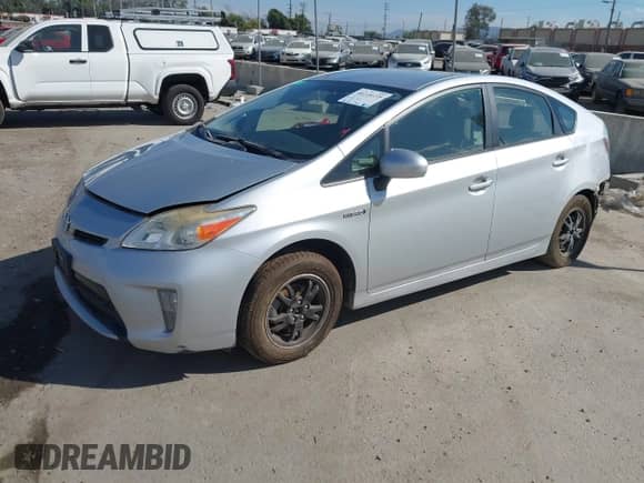 2015 Toyota Prius Four z VIN JTDKN3DU4F0413685, wystawiony jako IAAI lot #40218135 z przebiegiem 86 119 mil mil oraz . Historia ofert i sprzedaży dostępna na DreamBid. Obrazek 2.