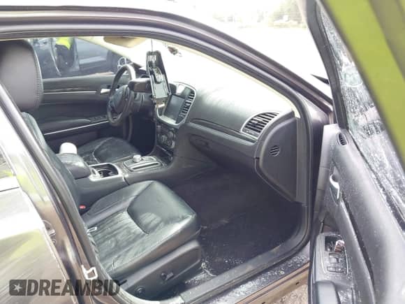 2016 Chrysler 300 Anniversary Edition z VIN 2C3CCARGXGH248535, wystawiony jako IAAI lot #43076505 z przebiegiem 111 442 mil mil oraz . Historia ofert i sprzedaży dostępna na DreamBid. Obrazek 5.