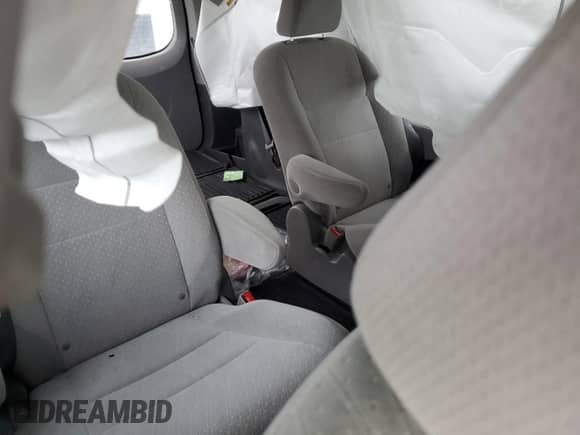 2018 Toyota Sienna LE z VIN 5TDJZ3DC6JS199103, wystawiony jako Copart lot #57821175 z przebiegiem Nie podano mil oraz Szkoda całkowita • Salvage title. Historia ofert i sprzedaży dostępna na DreamBid. Obrazek 11.