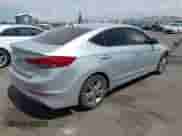 2017 Hyundai Elantra SE z VIN 5NPD84LF4HH146594, wystawiony jako IAAI lot #43242324 z przebiegiem 96 036 mil mil oraz . Historia ofert i sprzedaży dostępna na DreamBid. Obrazek 4.