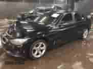 2013 BMW 3 Series 328i xDrive z VIN WBA3B3G53DNR80324, wystawiony jako IAAI lot #41490385 z przebiegiem 177 026 mil mil oraz . Historia ofert i sprzedaży dostępna na DreamBid. Obrazek 2.