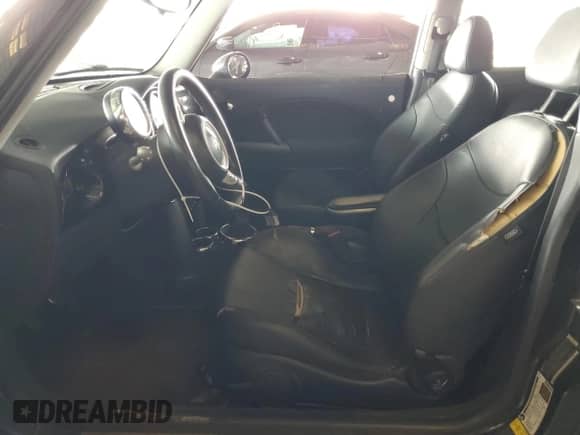 2006 MINI Hardtop S с VIN WMWRE33566TN28003, выставлен на аукционе Copart как лот 66924295 с пробегом 233 085 миль миль и Списание • Salvage title. История ставок и продаж доступна на DreamBid. Изображение 7.