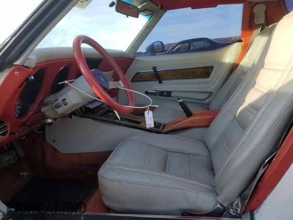 1977 Chevrolet Corvette z VIN 1237L5446940, wystawiony jako Copart lot #42461375 z przebiegiem 47 599 mil mil oraz Szkoda całkowita • Salvage title. Historia ofert i sprzedaży dostępna na DreamBid. Obrazek 7.