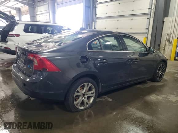2013 Volvo S60 T6 R-Design Platinum с VIN YV1902FH1D1229913, выставлен на аукционе Copart как лот 71681125 с пробегом 129 365 миль миль и Чистый • Clean title. История ставок и продаж доступна на DreamBid. Изображение 3.
